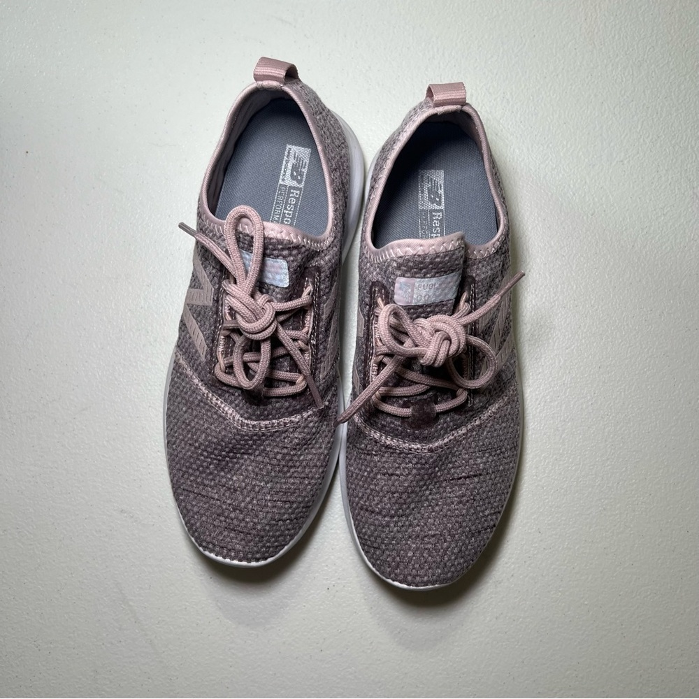 New Balance Women’s Pink FuelCore Coast Size 6.5 Sporty Lightweight Trendy - Picture 3 of 9